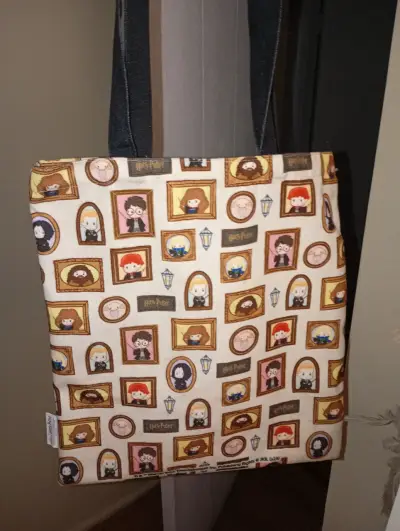 Bolso tote Harry Potter estampado personajes - miniatura 1