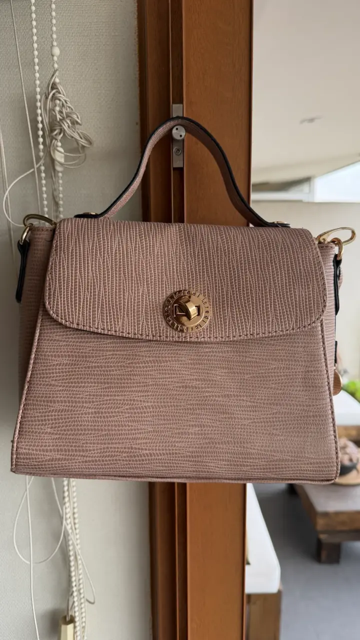 Cartera de mano beige elegante - 1