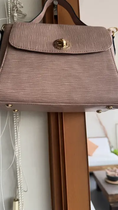 Cartera de mano beige elegante - miniatura 2