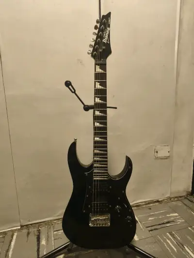 Guitarra eléctrica Ibanez - miniatura 1