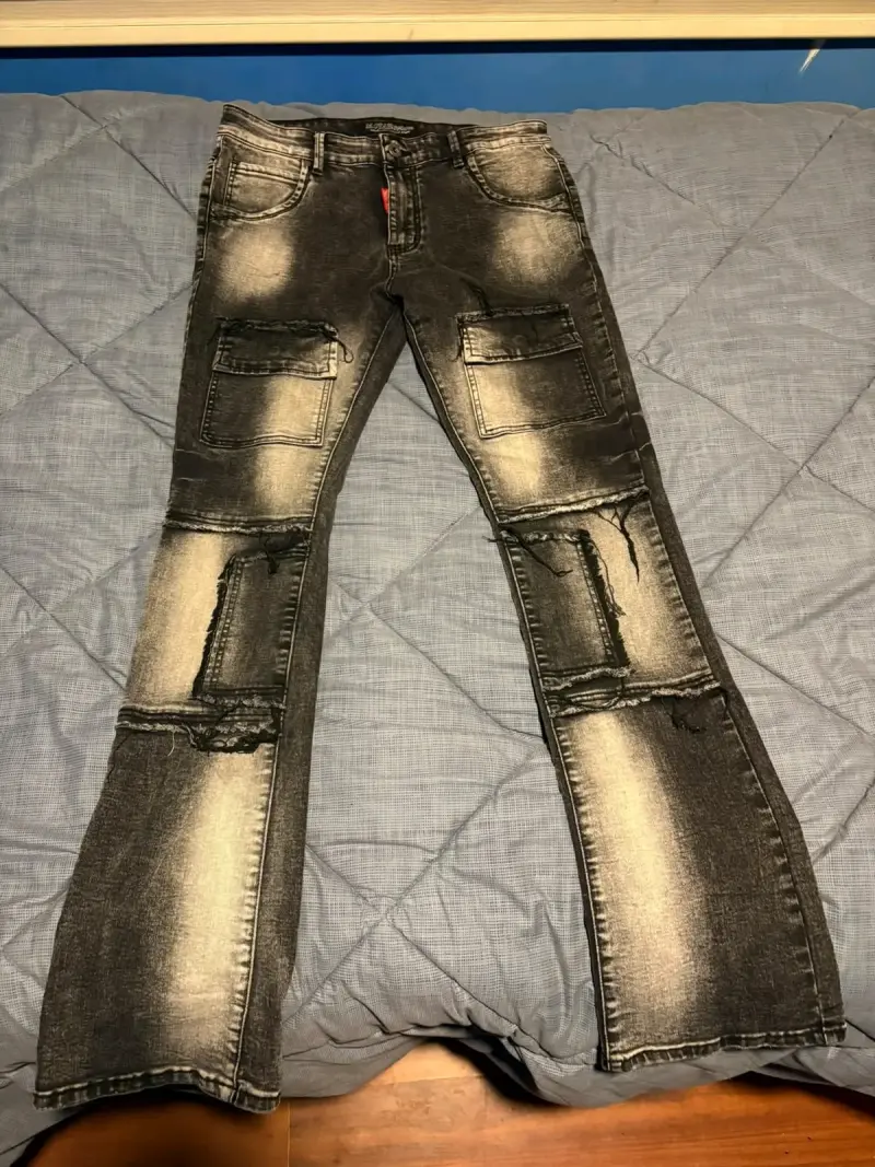 Jeans desgastados con bolsillos cargo