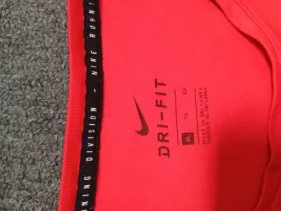 Polera Nike Dri-Fit Running roja - miniatura 2