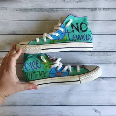 Zapatillas con temática cristiana, pintadas a mano - miniatura 1