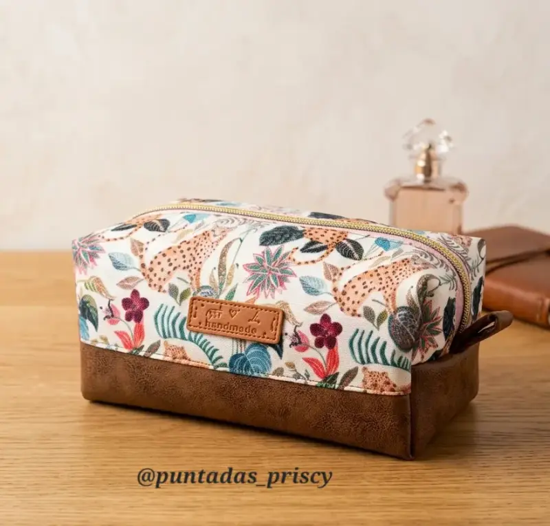 Neceser estampado floral y cuero sintético - 1