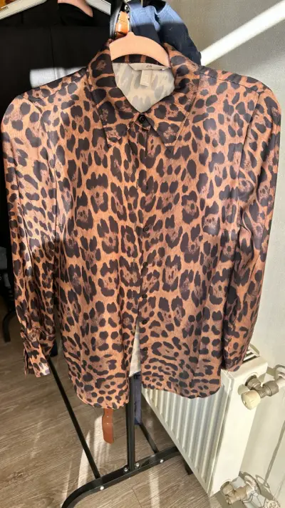 Blusa estampado animal print H&M - miniatura 1