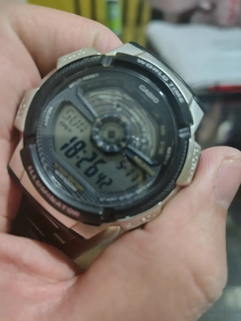 Reloj digital Casio World Time acero inoxidable - 2