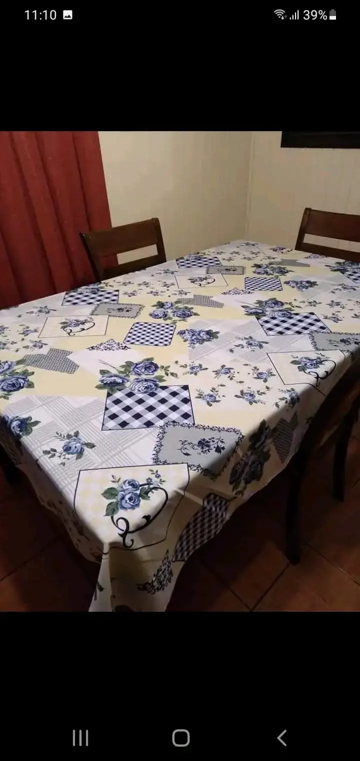 Mantel de mesa con diseño floral azul - 1