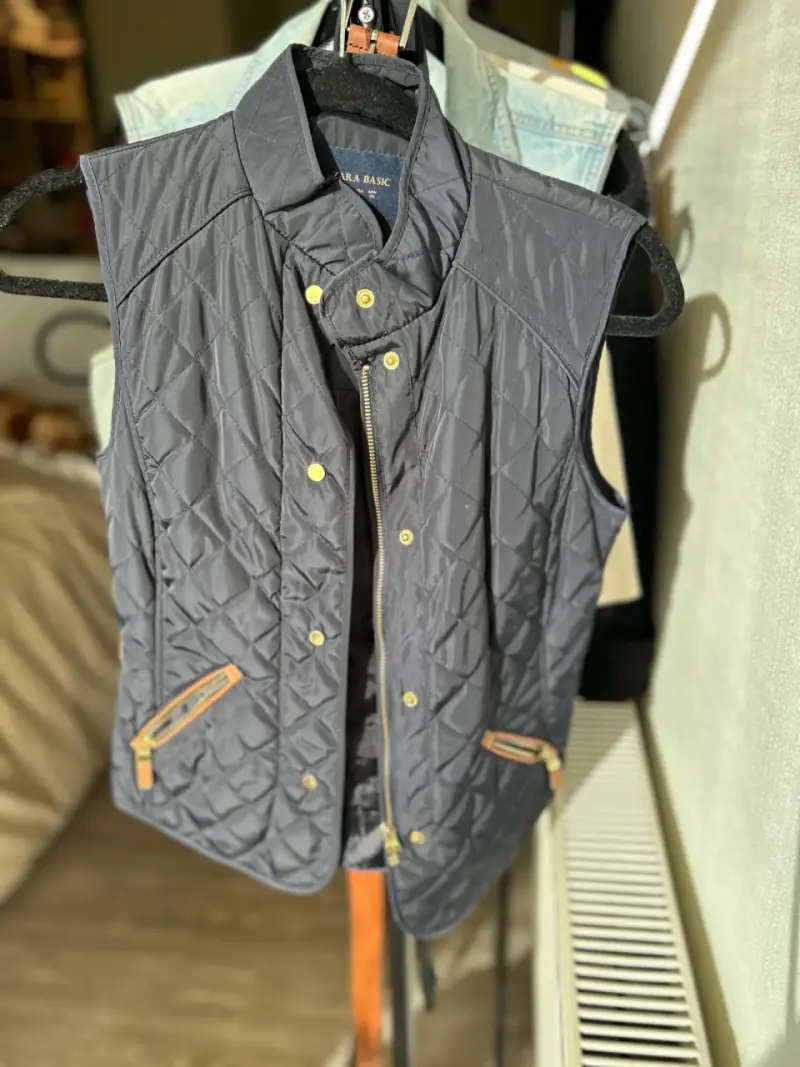 Chaleco acolchado gris Zara Basic - 1