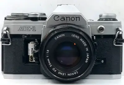 Cámara Canon AE-1 con lente 50mm - miniatura 1