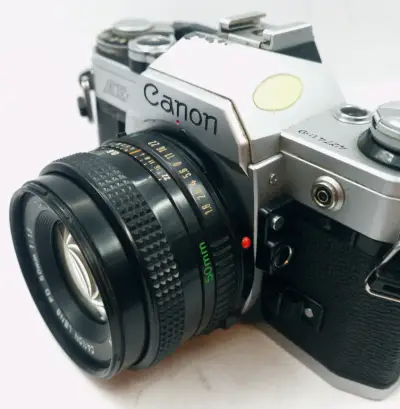 Cámara Canon AE-1 con lente 50mm - miniatura 2