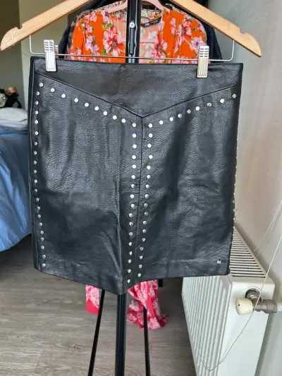 Falda Foster de cuero negra con tachas - miniatura 1