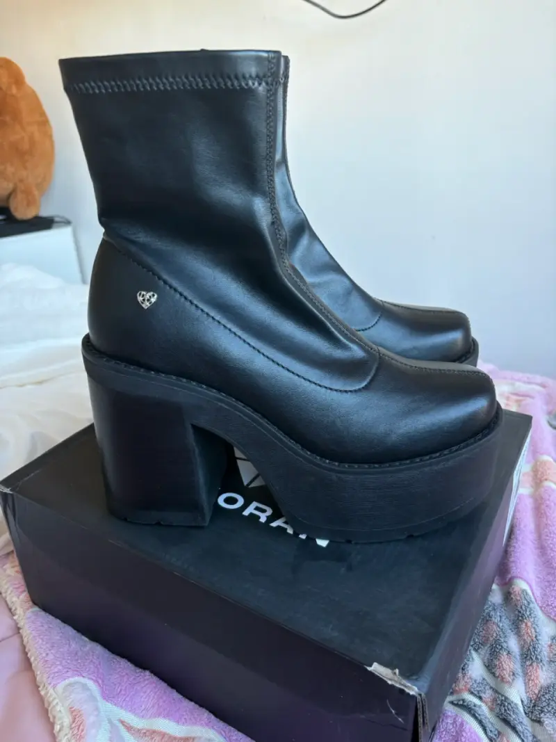 Botines efecto cuero negro con plataforma - 1