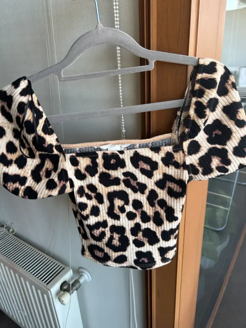 Top corto con estampado de leopardo - 1