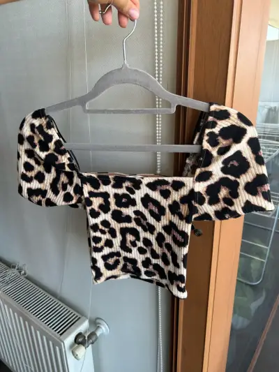 Top corto con estampado de leopardo - miniatura 2