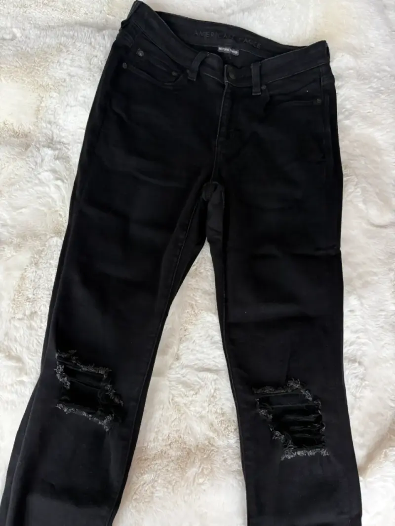 Jeans negros rotos American Eagle - 2