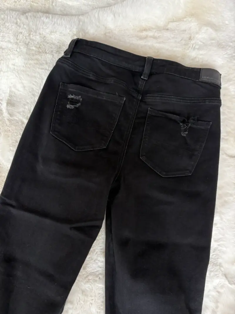 Jeans negros rotos American Eagle - 4