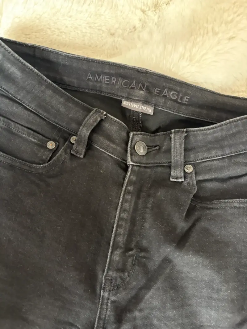 Jeans negros rotos American Eagle - 5