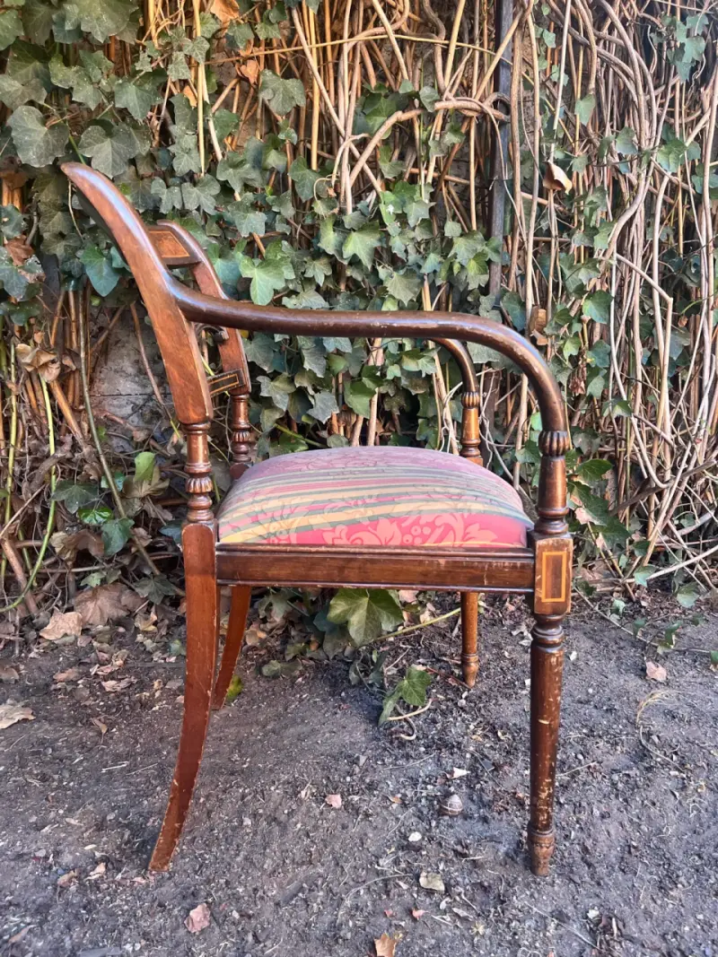 Silla vintage de madera con asiento tapizado - 2