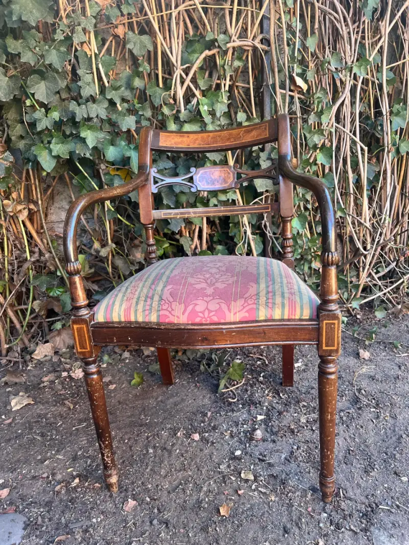 Silla vintage de madera con asiento tapizado - 4