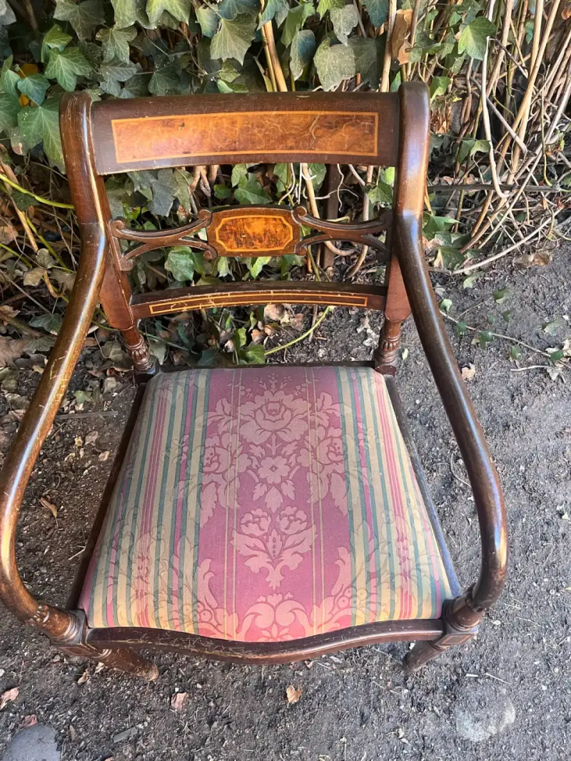 Silla vintage de madera con asiento tapizado - 5