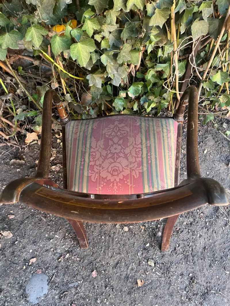 Silla vintage de madera con asiento tapizado - 6