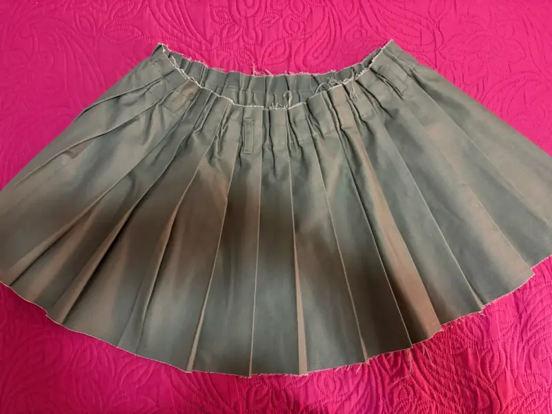 Falda plisada verde para mujer - 1