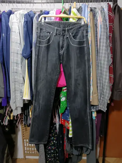 Jeans negros de mezclilla para mujer - miniatura 1