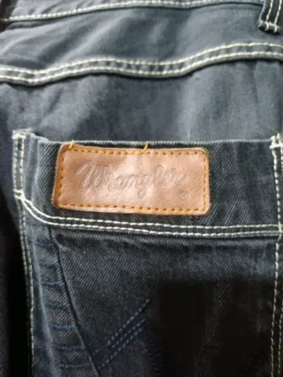 Jeans negros de mezclilla para mujer - miniatura 3