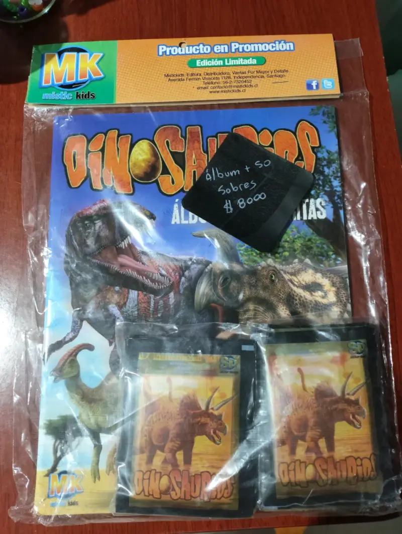 Álbum de dinosaurios con 50 sobres MK