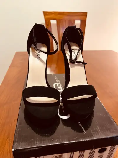 Tacones negros gamuza, Tacón con cristales. Gotta - miniatura 1