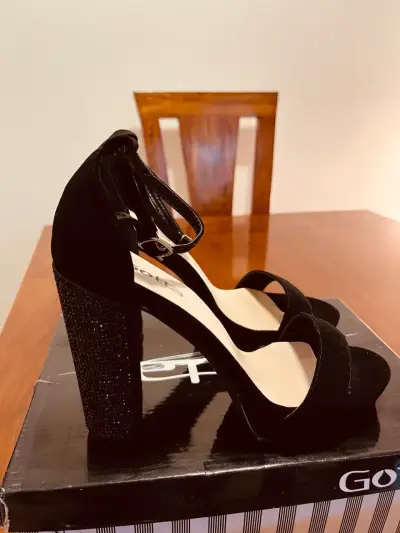 Tacones negros gamuza, Tacón con cristales. Gotta - miniatura 2