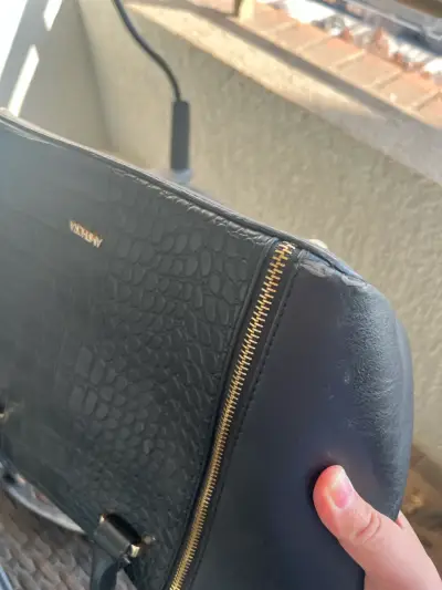 Cartera Amphora negra con diseño croco - miniatura 5