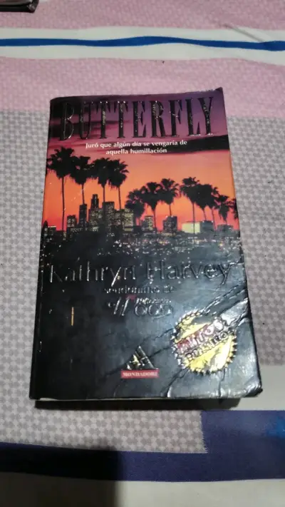Libro 'Butterfly' de Kathryn Harvey - miniatura 1