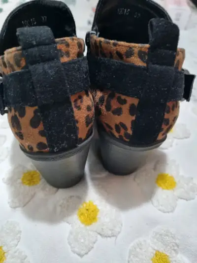 Botines negros con estampado leopardo y hebilla - miniatura 3