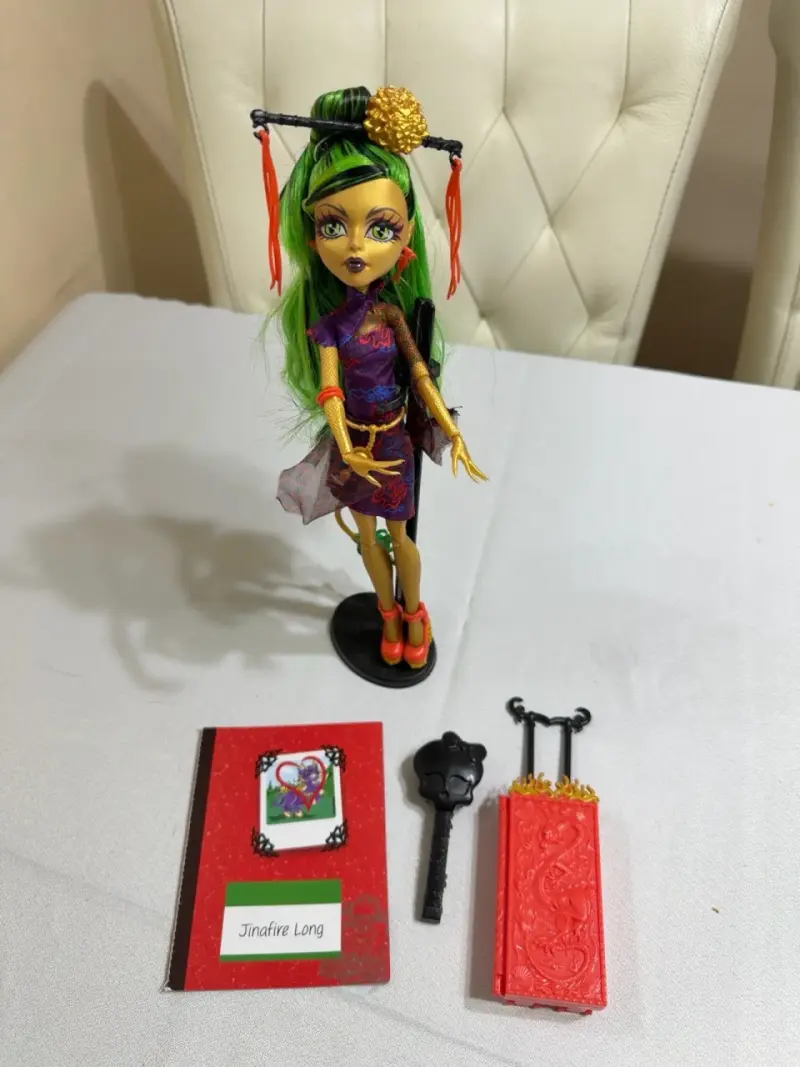 Muñeca Jinafire Long Monster High con accesorios - 2