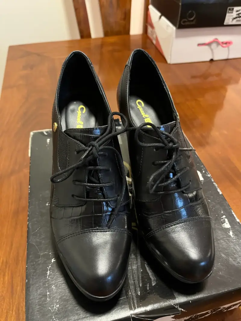 Zapatos de tacón negro de cuero elegante - 3
