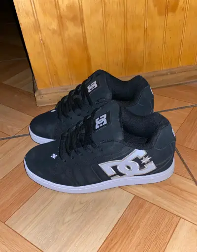 Zapatillas DC negras para hombre - miniatura 1