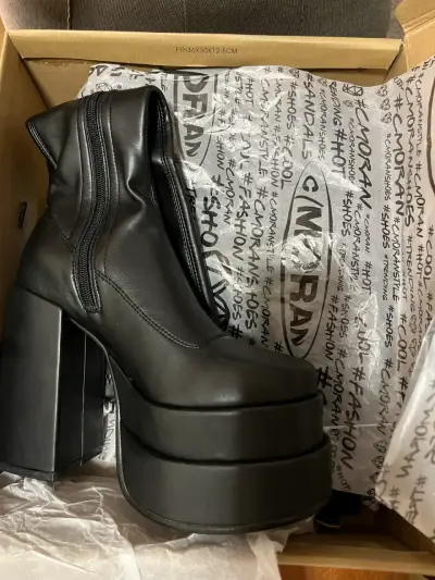 Botas negras de plataforma alta - miniatura 4