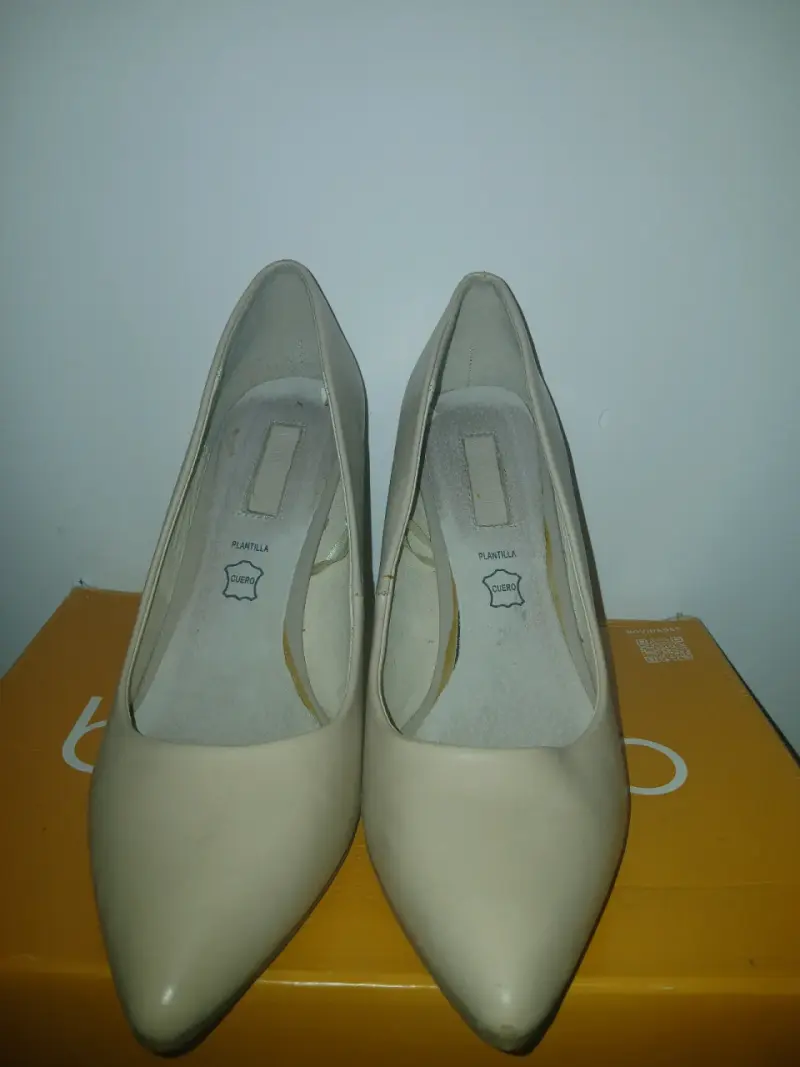Zapatos de tacón beige elegantes - 2