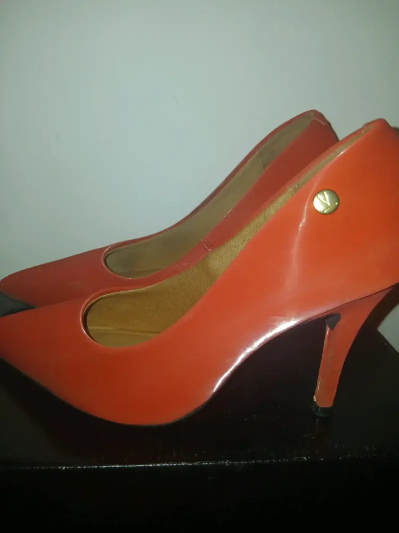 Tacones rojos elegantes para mujer - 2