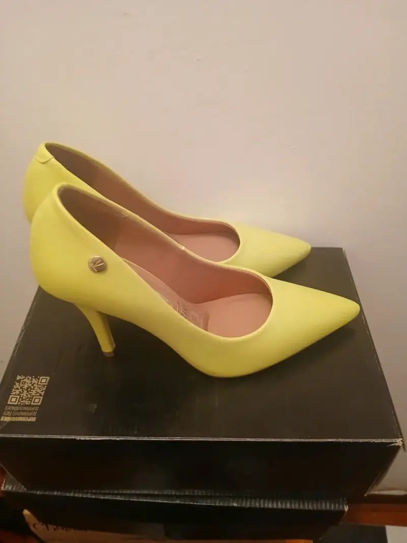 Tacones amarillos Vizzano elegantes - 2