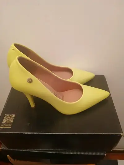 Tacones amarillos Vizzano elegantes - miniatura 2