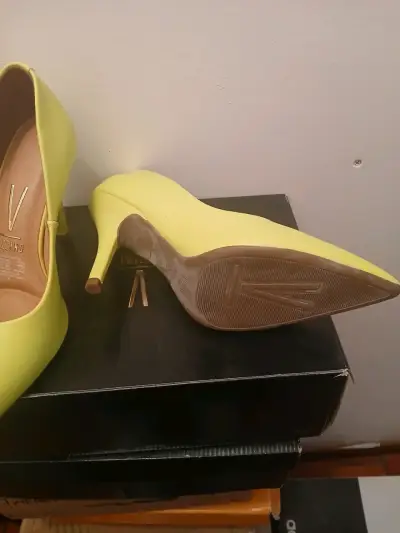 Tacones amarillos Vizzano elegantes - miniatura 3