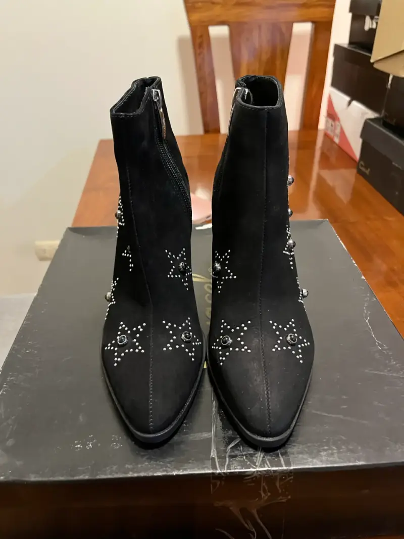 Botines de Gamuza con tachas en forma de estrella - 1