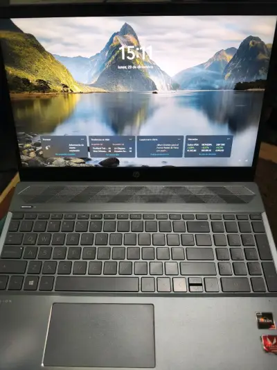 Laptop HP con pantalla de 15 pulgadas - miniatura 1