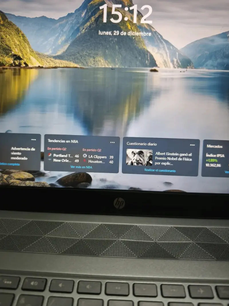 Laptop HP con pantalla de 15 pulgadas - 3