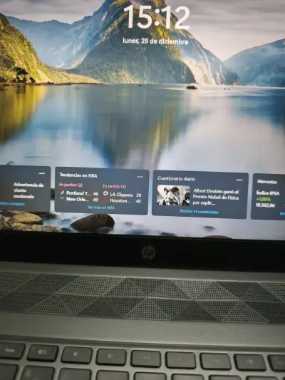 Laptop HP con pantalla de 15 pulgadas - miniatura 3