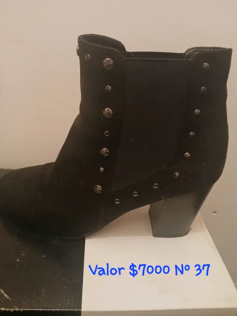 Botines negros Adidas de gamuza - 2