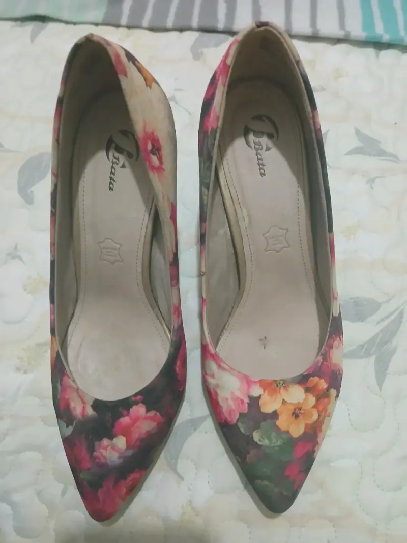 Zapatos de tacón floral Bata - 1