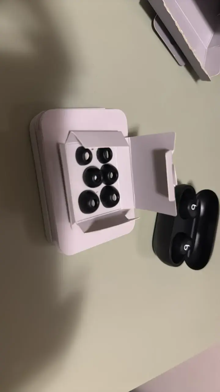 Audífonos inalámbricos Beats Solo Buds negros - 2